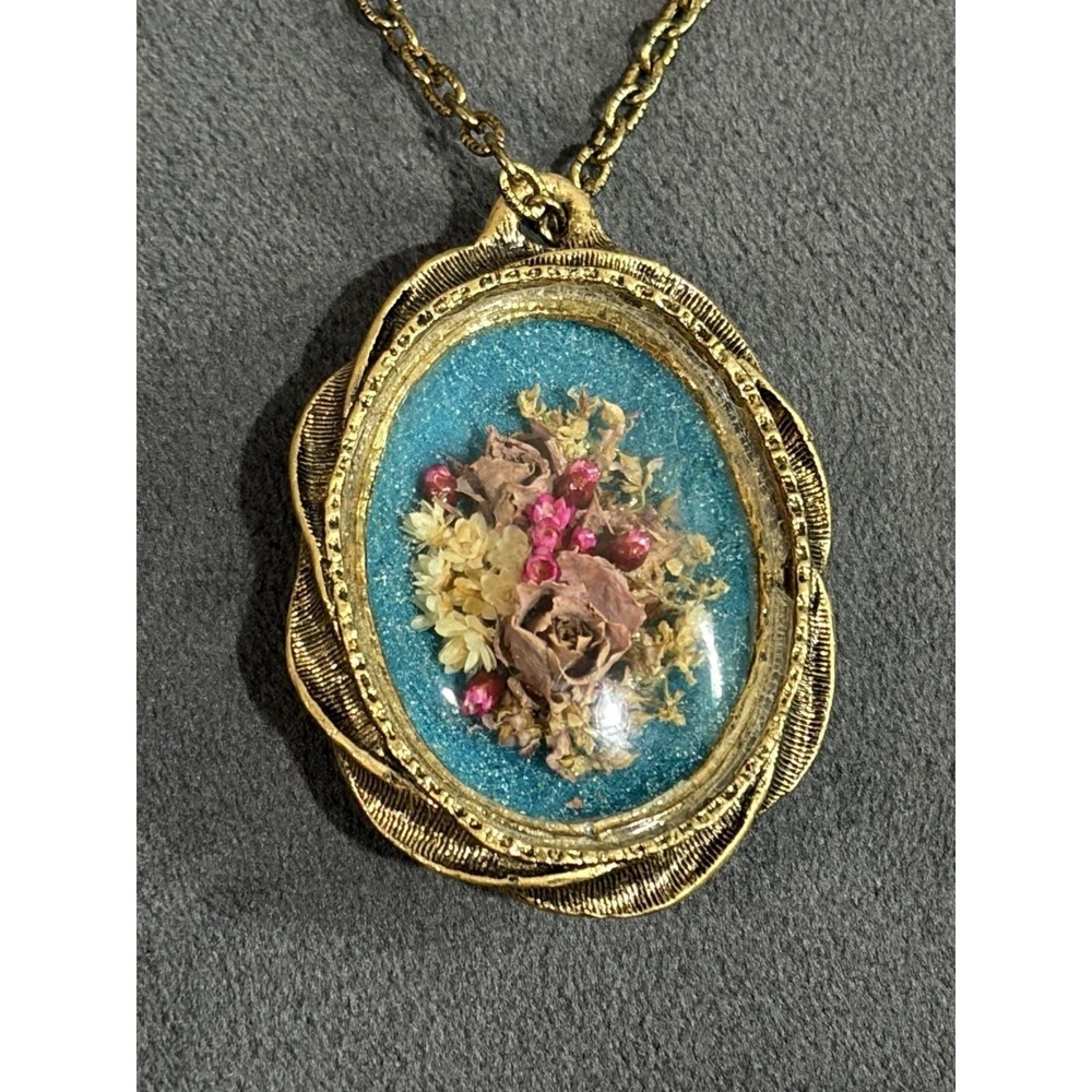 VTG 2" Pendant Glass Domed Dried Rose Cameo Style Necklace Gold Tone 24" Chain